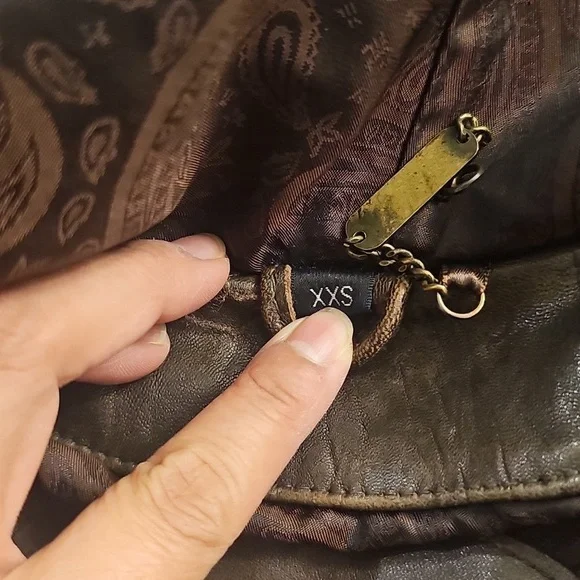 VINTAGE Danier Dark Brown Leather Jacket - Picture 8 of 12